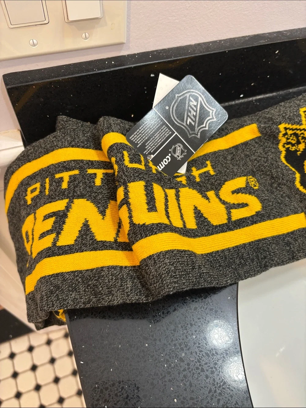 NWT NHL Black and Yellow Knit Team Scarf with Fringe Steelers